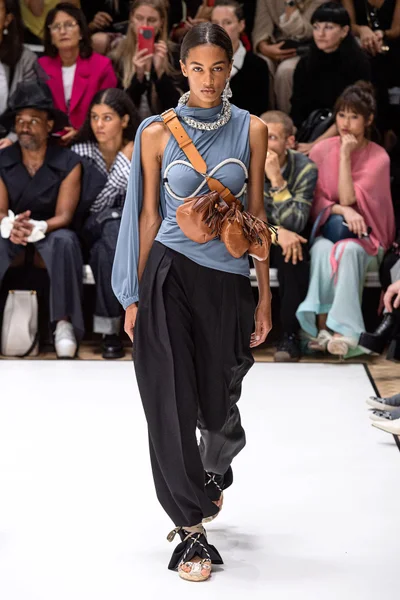 Look 10